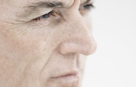 Близък план на лице на възрастен мъж 